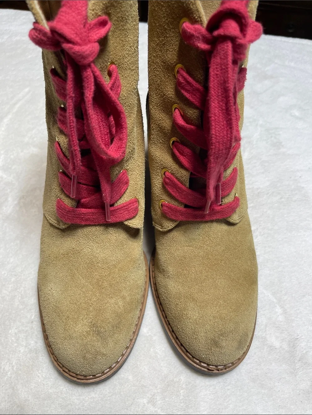 kate spade Tan Suede Wedge Ankle Boots with Red Laces Size 8.5